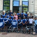 cyclistes avec Mr le Maire de Beuvrages